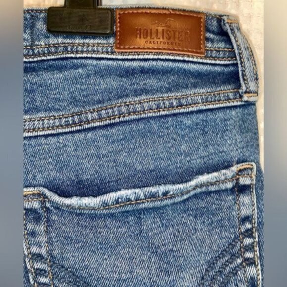 Women’s Hollister high rise boyfriend distressed cut off jean shorts size W26 - Picture 11 of 16